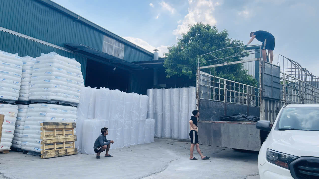 Nhà máy THT — nguyên liệu và thành phẩm xốp nổ số lượng lớn