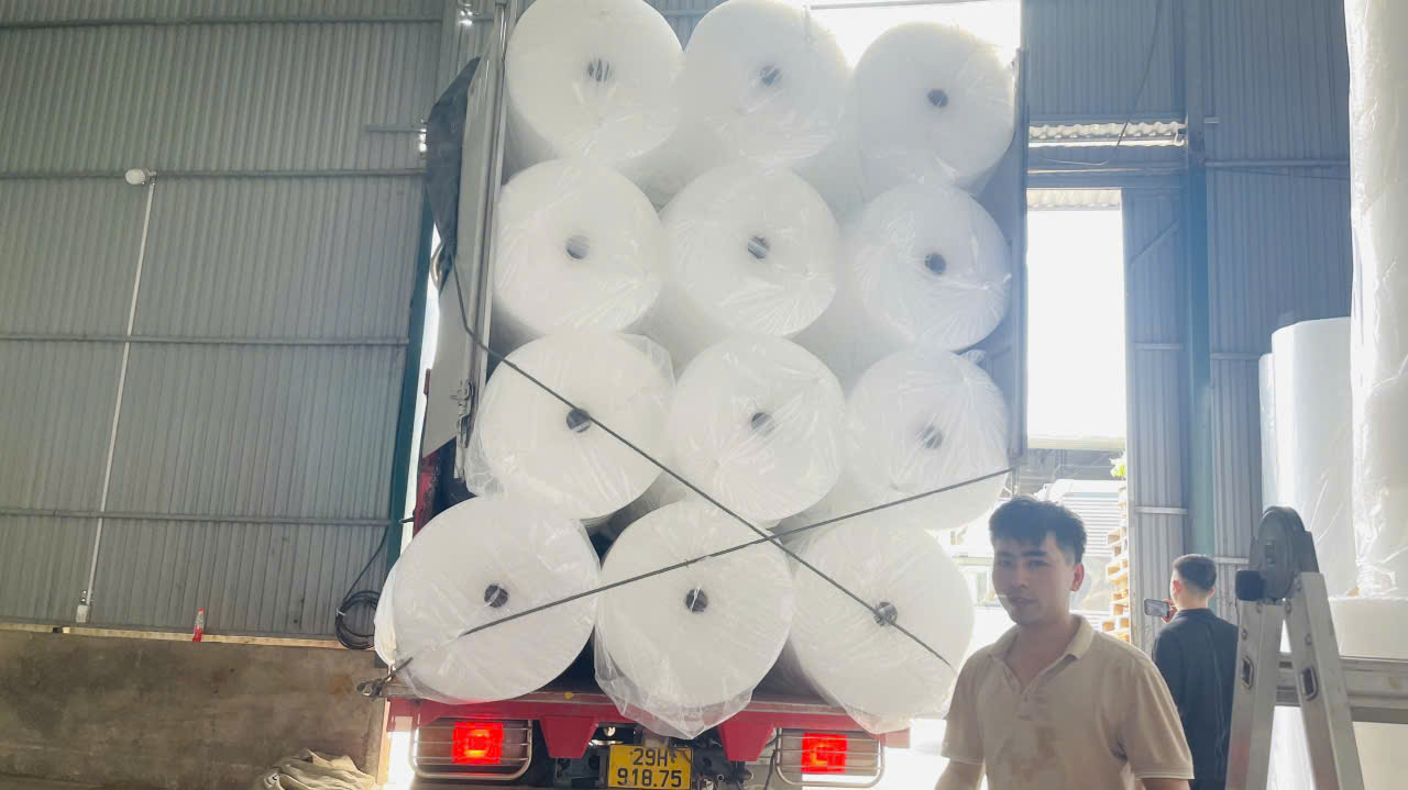 Cuộn xốp nổ khổ lớn THT — giao số lượng nhiều, giá tận xưởng