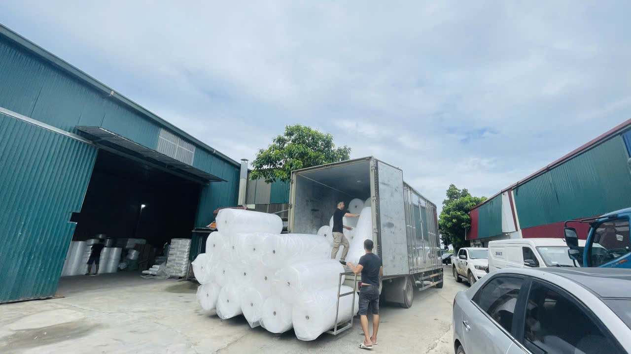 Xốp nổ KCN Phú Nghĩa giao theo chuyến từ nhà máy THT Plastic tây Hà Nội