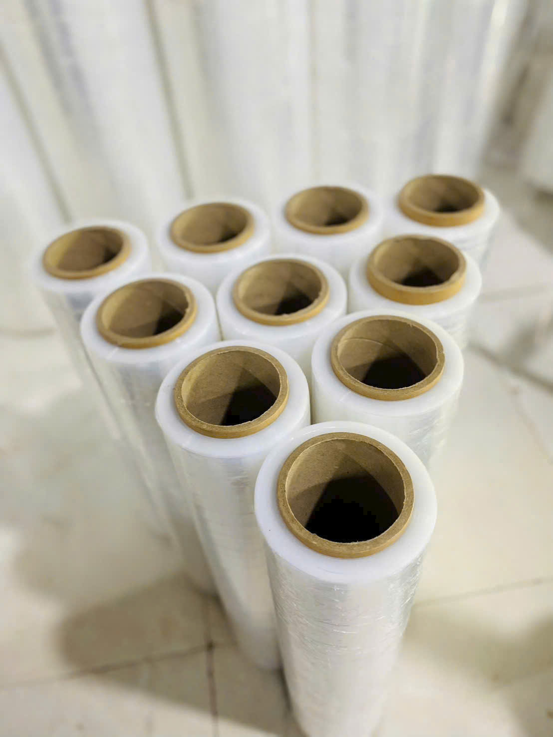 Cuộn màng PE quấn pallet công nghiệp THT