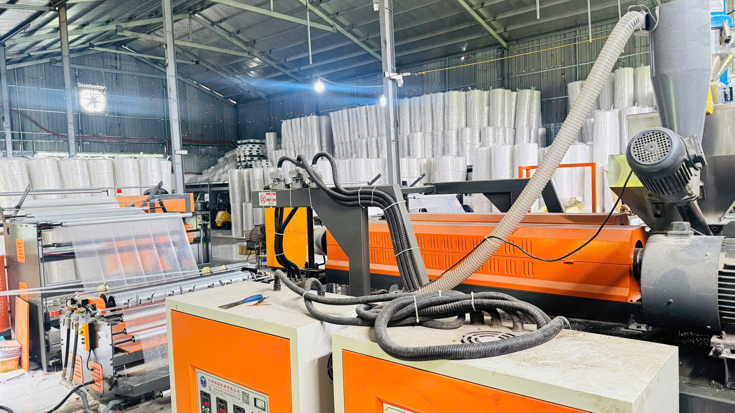 Dây chuyền sản xuất xốp foam tại nhà máy THT Plastic