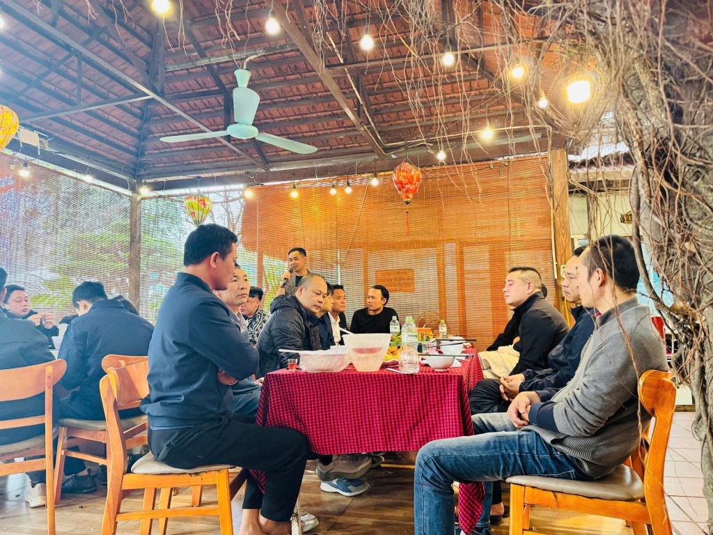 Ban lãnh đạo và đội ngũ THT Plastic trong buổi gặp mặt